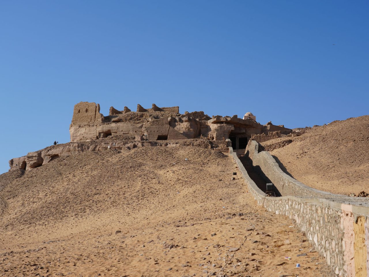 The long stone pathway leading up to the historic Qubbet el-Hawa
