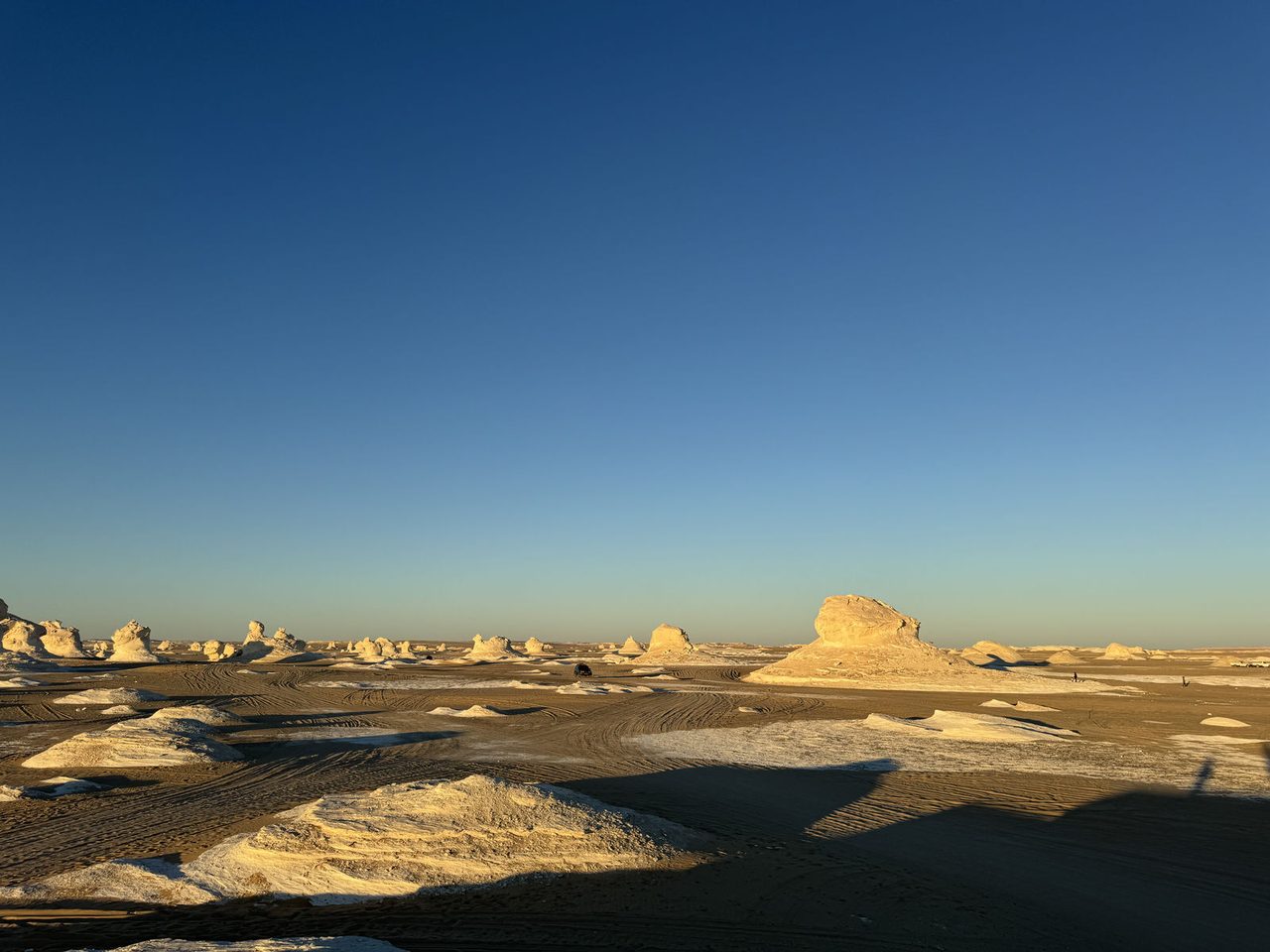 Endless horizons and layered chalk formations in the White Desert