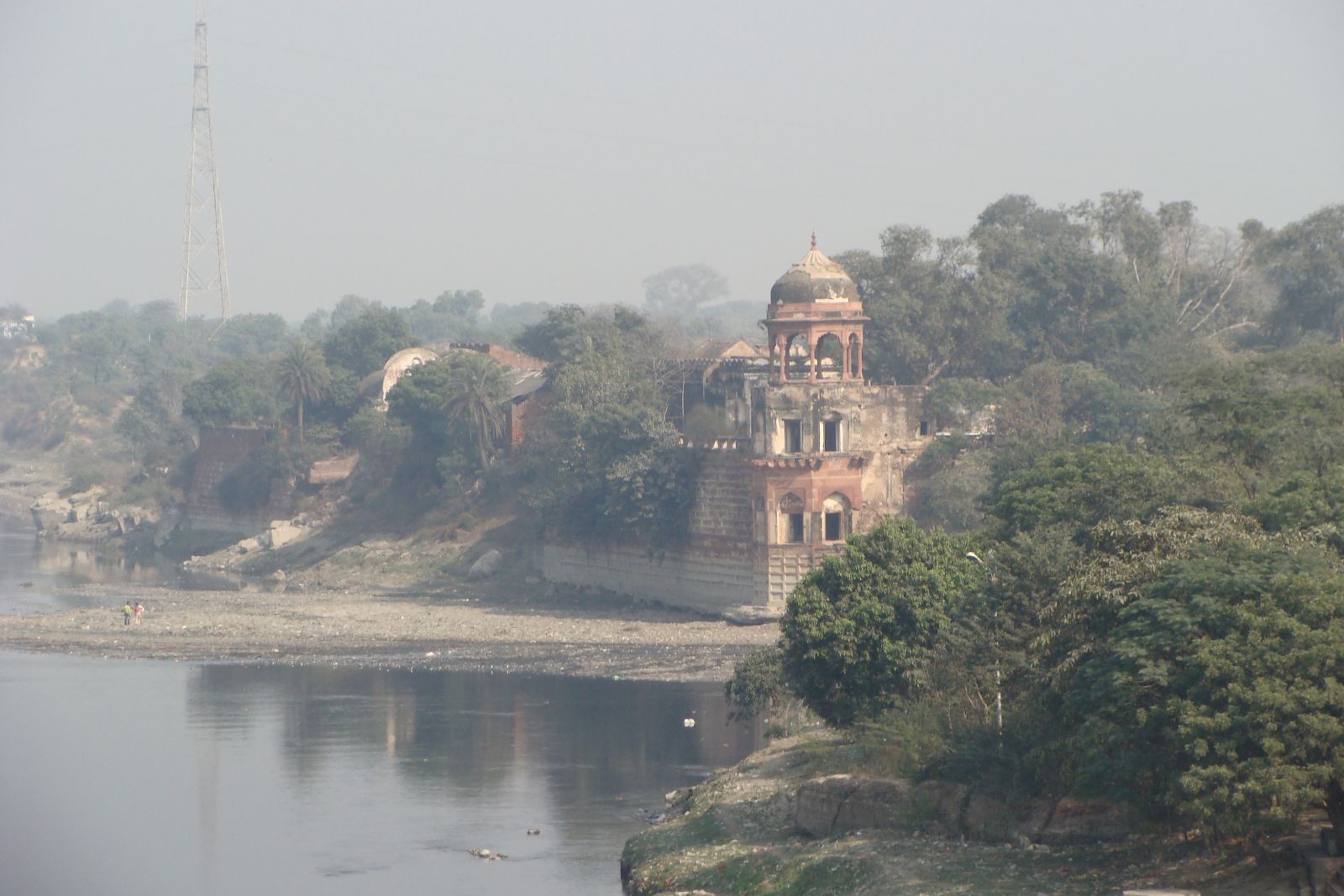 Ruins of Kahn-i-Dauran's Palace on the banks of Yamuna River, Agra