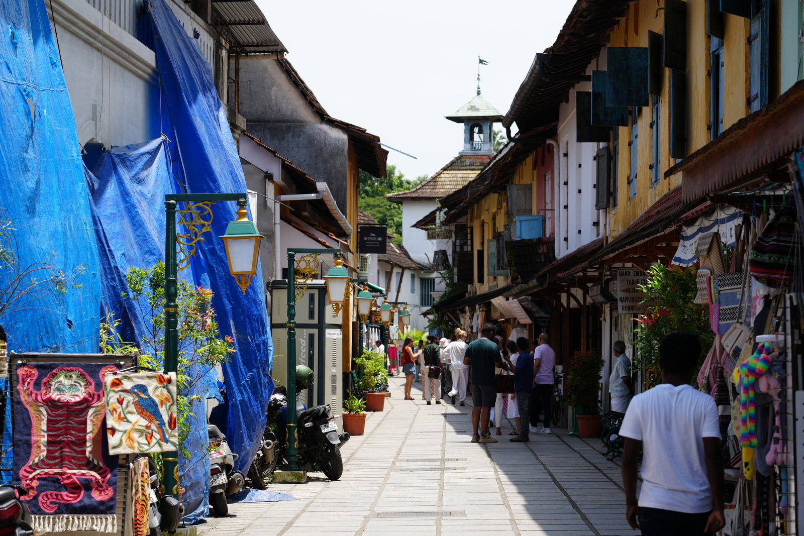 Mattancherry (Jew Town street in Fort Kochi)