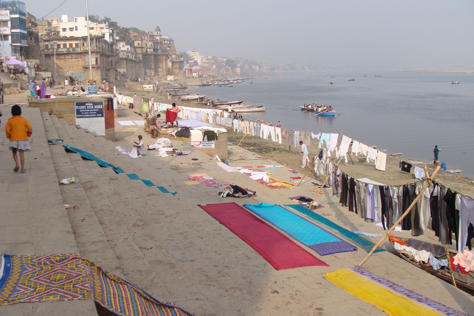 Dhobi Ghat in Varanasi (Laundry at the Ganges River)