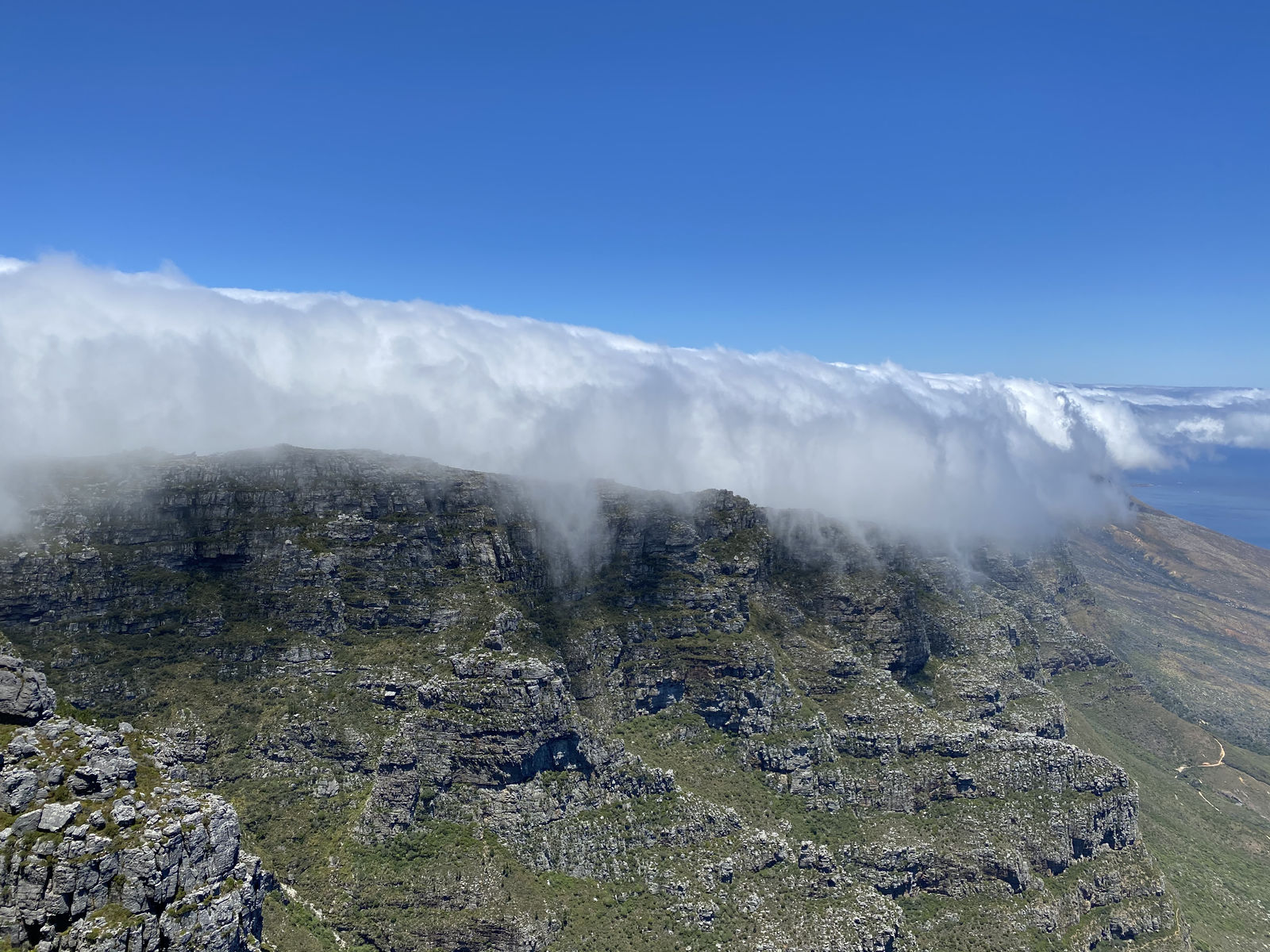 The Tablecloth cloud effect