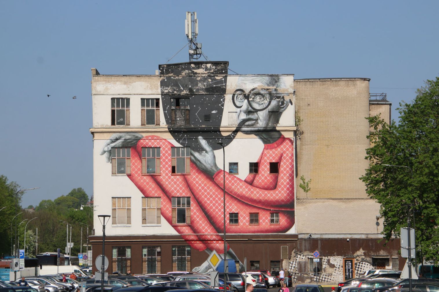 The large-scale mural "The Wise Old Man" on a building wall