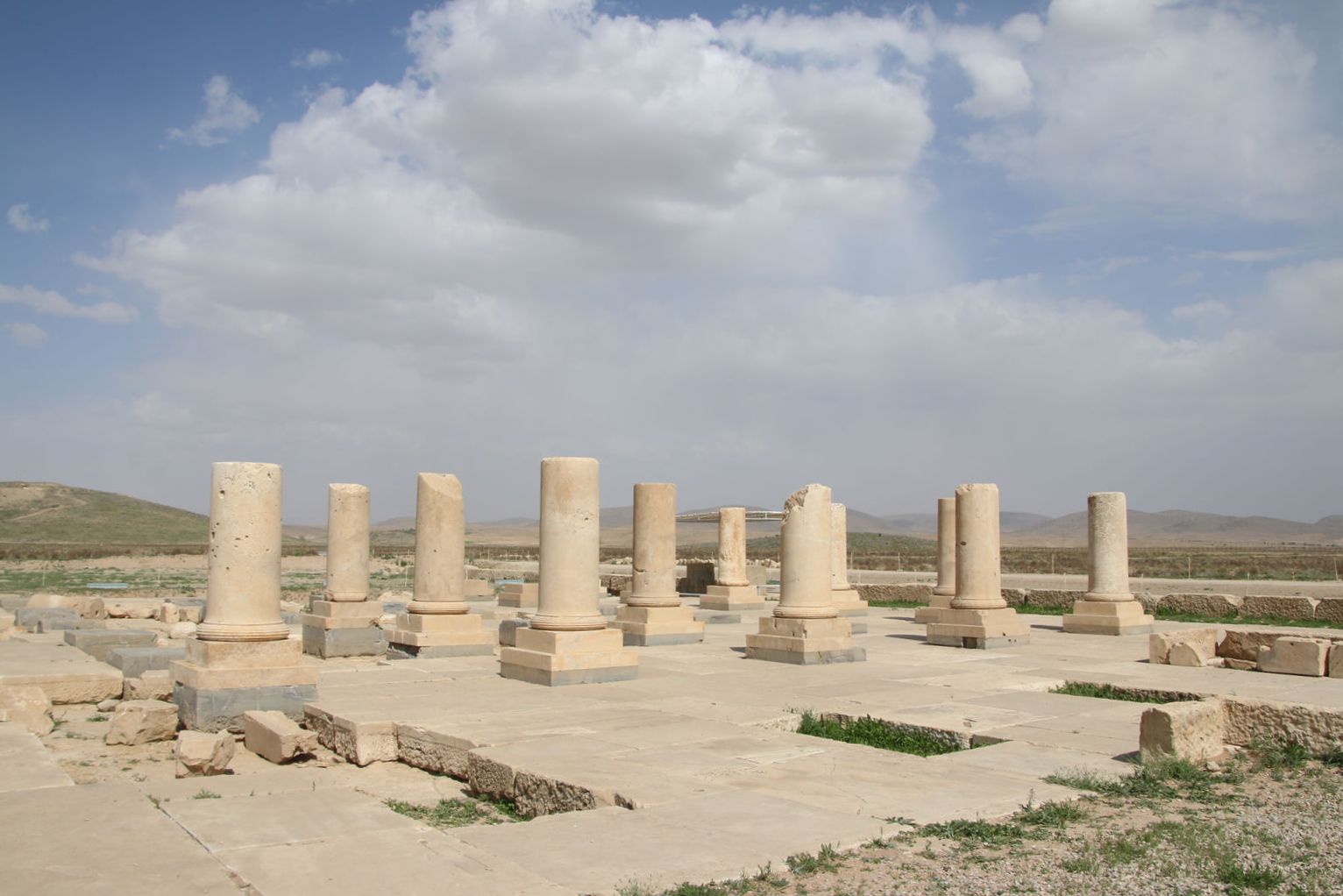 The Residential Palace of Cyrus at Pasargadae （