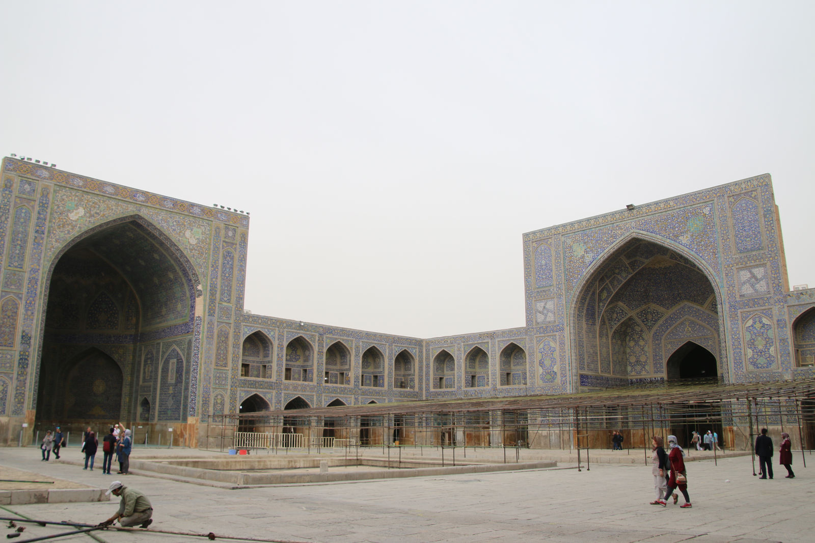The grand courtyard of Shah Mosque